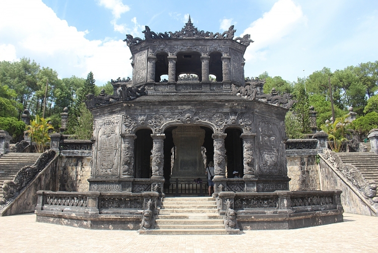 chiem nguong ve dep ky bi cua 7 khu lang tam tai co do hue phan 1