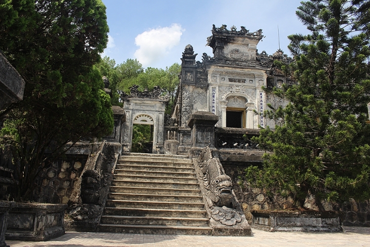 chiem nguong ve dep ky bi cua 7 khu lang tam tai co do hue phan 1