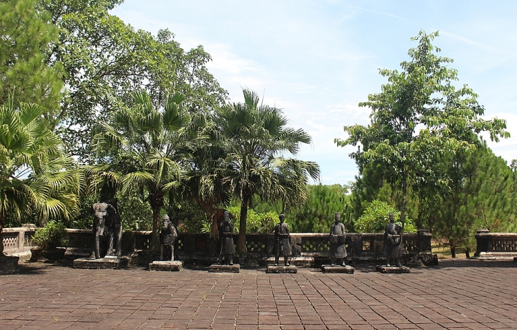 chiem nguong ve dep cua 7 khu lang tam tai co do hue phan 2