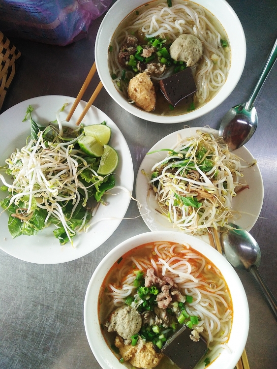 thuong thuc am thuc hue trong 48 gio