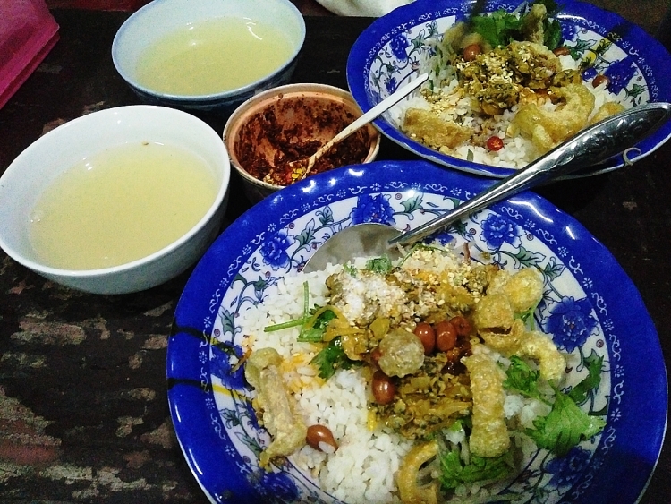 thuong thuc am thuc hue trong 48 gio