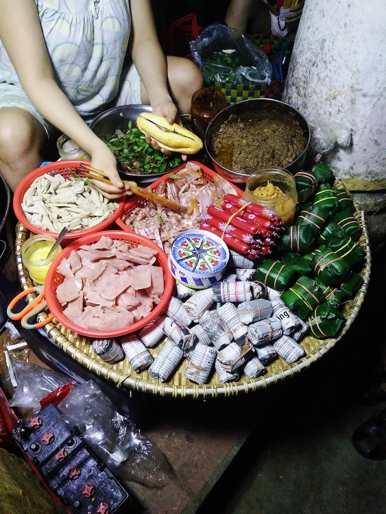 thuong thuc am thuc hue trong 48 gio