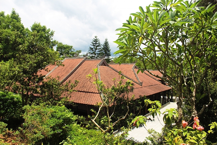 lac vao chon tham son cung coc chua huyen khong son thuong