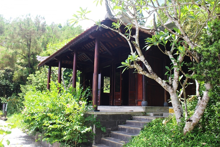 lac vao chon tham son cung coc chua huyen khong son thuong