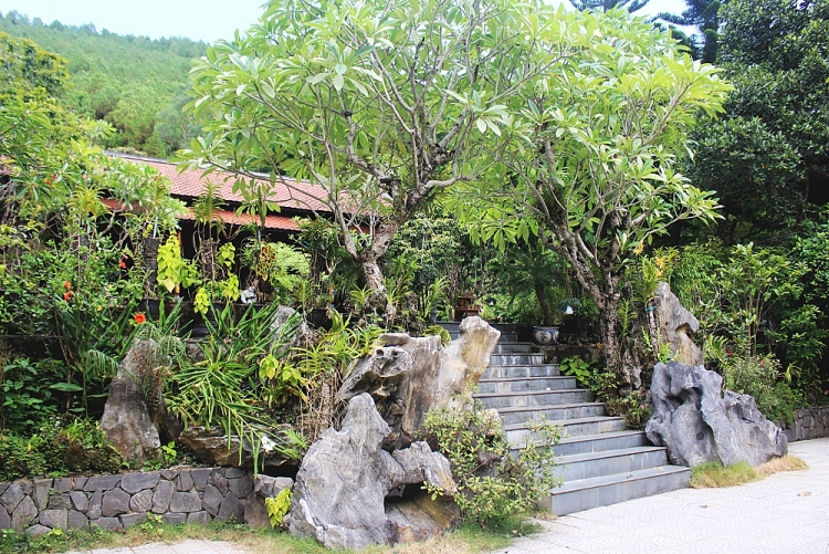 lac vao chon tham son cung coc chua huyen khong son thuong