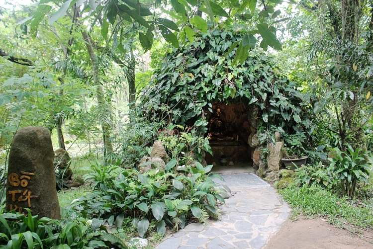 lac vao chon tham son cung coc chua huyen khong son thuong