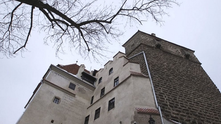 chuyen vieng tham lau dai co that cua ba tuoc dracula