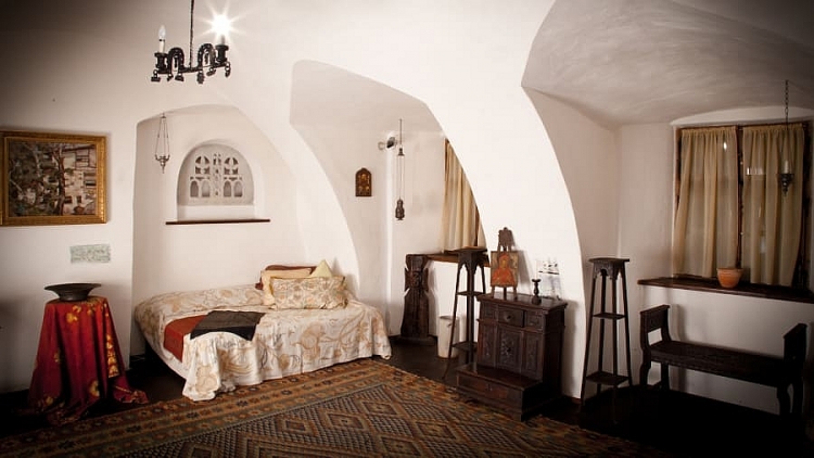 chuyen vieng tham lau dai co that cua ba tuoc dracula