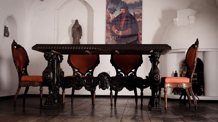 chuyen vieng tham lau dai co that cua ba tuoc dracula