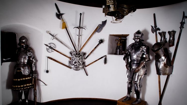 chuyen vieng tham lau dai co that cua ba tuoc dracula