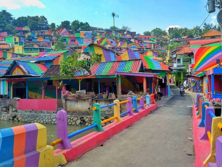 bien hoa khu o chuot thanh lang cau vong doc dao tai indonesia