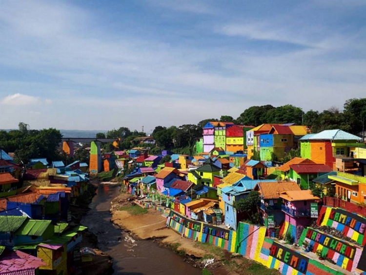 bien hoa khu o chuot thanh lang cau vong doc dao tai indonesia