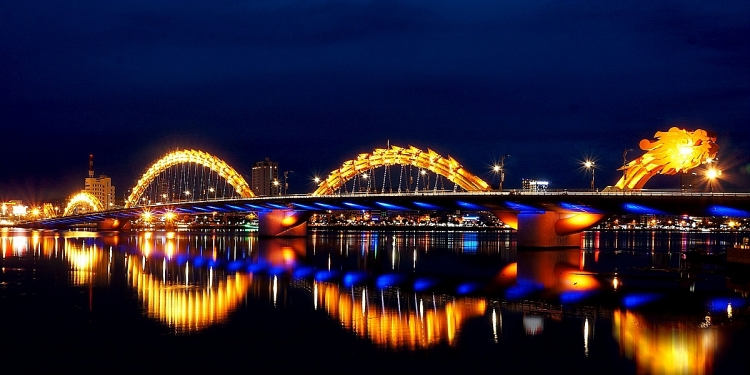 kham pha cay cau noi tieng nhat tai da nang