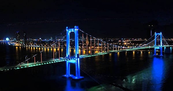 kham pha cay cau noi tieng nhat tai da nang