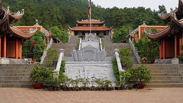 nhung ngoi den dep noi tieng ma rat linh thieng tai hai duong