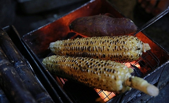 Những món ăn vặt cho mùa đông Hà Nội lung suc nhung mon an vat noi danh cho mua dong ha thanh
