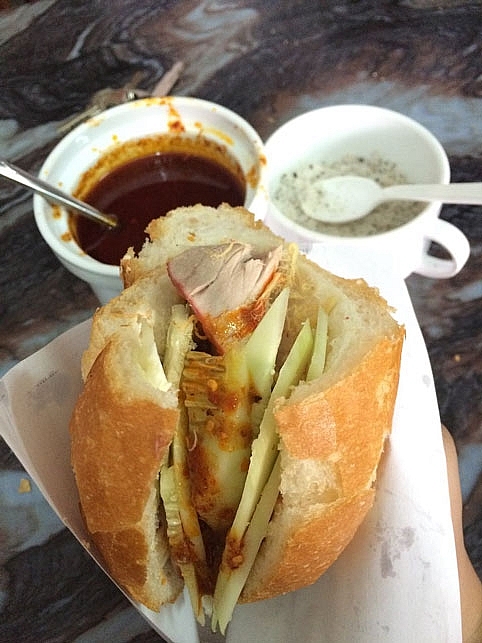 top 4 mon banh mi ngon het say tai ha noi