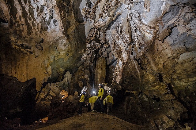 quang binh chinh thuc khai truong tuyen du lich kham pha hang vom gieng vooc