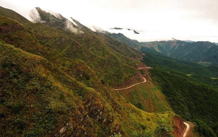 Chinh phục "Sống lưng khủng long" vùng Đông Bắc van ly truong thanh phien ban viet dep nhu tranh ve