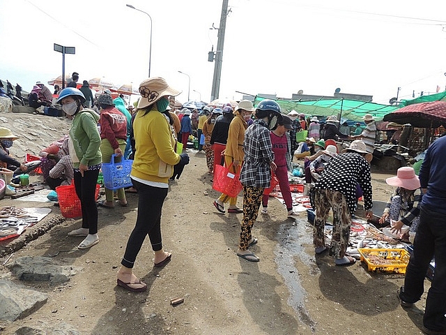 cho nai cho que hut khach ngoai