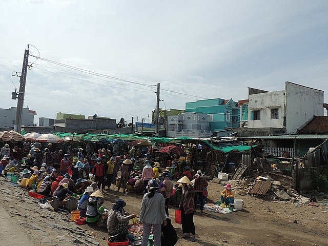 cho nai cho que hut khach ngoai