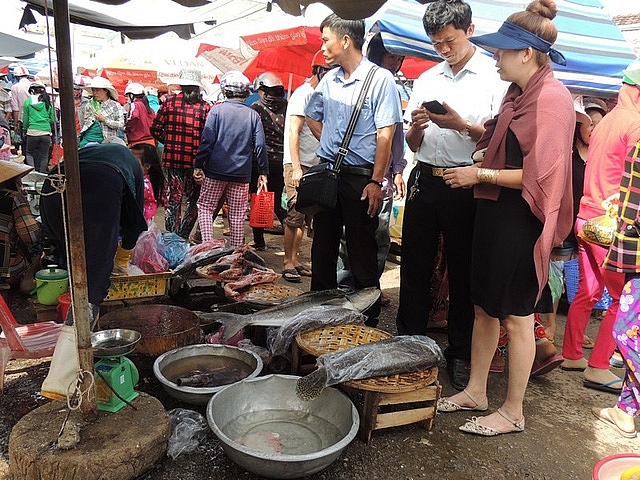 cho nai cho que hut khach ngoai