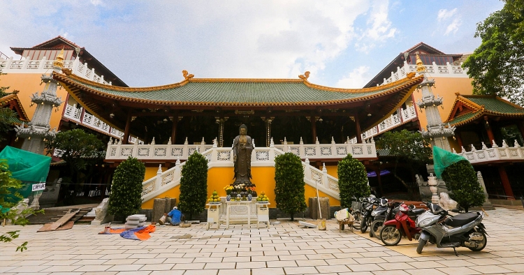 ngoi chua co thap bang gom cao nhat viet nam