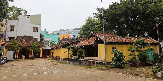 ghe tham ngoi dinh 300 tuoi co nhat sai gon