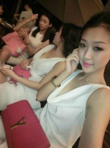 Sự thật phía sau quan hệ 'chân dài - đại gia' Sự thật phía sau quan hệ 'chân dài - đại gia'