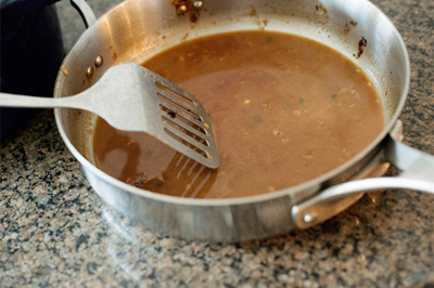 Trổ tài làm thịt bò cuộn braciole ăn kèm mỳ Ý