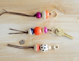 Làm móc chìa khóa hạt gỗ xinh xắn