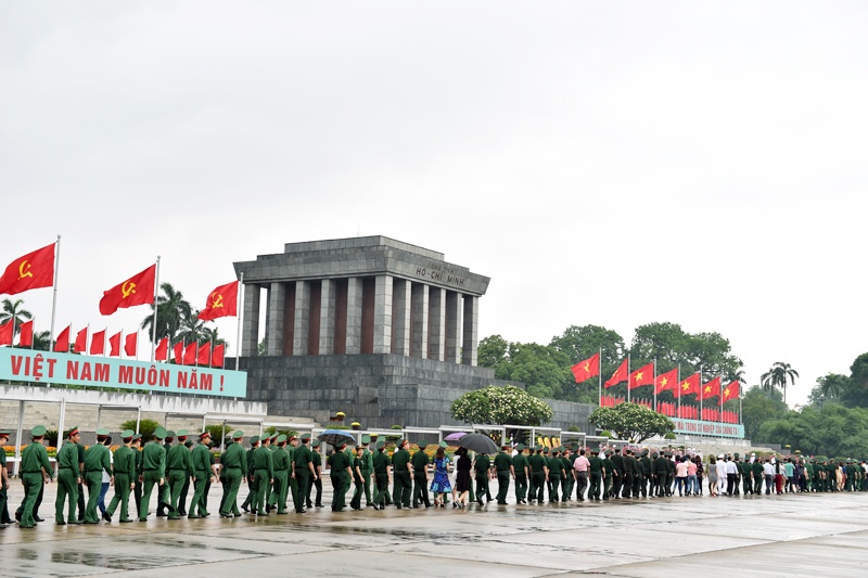 lanh dao dang nha nuoc vao lang vieng chu tich ho chi minh