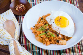 Cơm rang kim chi cho ngày bận rộn