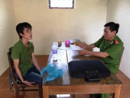 Bác sĩ rởm ôm tiền 
