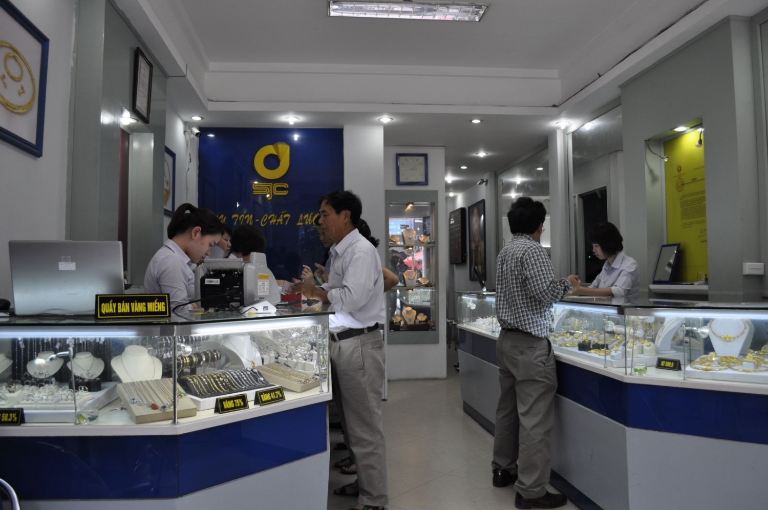gia vang tuan toi vuot ban nhung kho loi nguoc dong
