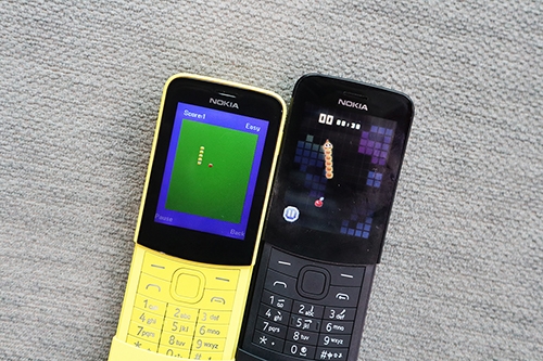 nokia 8110 qua chuoi hang nhai gia 350000 dong