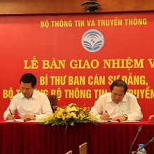 ong nguyen manh hung duoc phe chuan bo truong bo thong tin va truyen thong