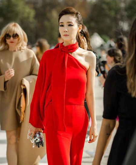 Choi Ji Woo “cứng đơ” tại Paris Fashion Week Choi Ji Woo “cứng đơ” tại Paris Fashion Week