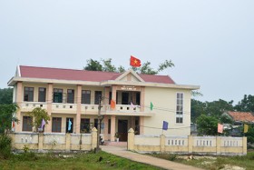 Bệnh nhân cấp cứu vùng dậy đâm thủng bụng y tá