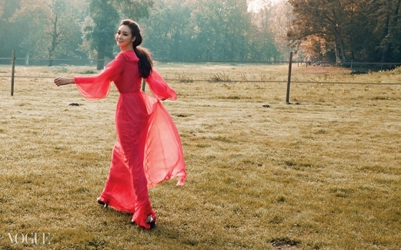 Choi Ji Woo khoe vẻ quý phái trên Vogue Choi Ji Woo khoe vẻ quý phái trên Vogue