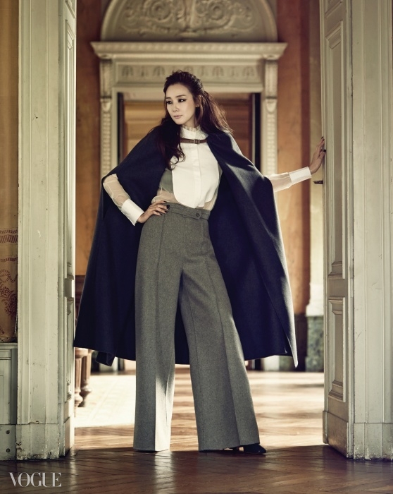 Choi Ji Woo khoe vẻ quý phái trên Vogue Choi Ji Woo khoe vẻ quý phái trên Vogue