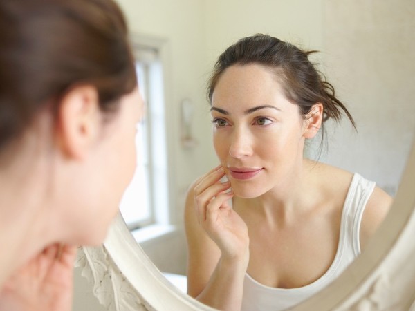 Sai lầm khiến bạn không thoát khỏi làn da mụn