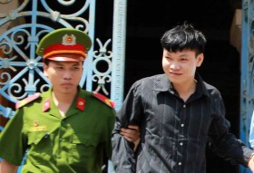 Đi tù vì "yêu trẻ"