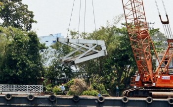 Tách thành công nhịp số 2 cầu Ghềnh