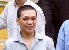 Rủ cháu ruột đi giao "hàng trắng"