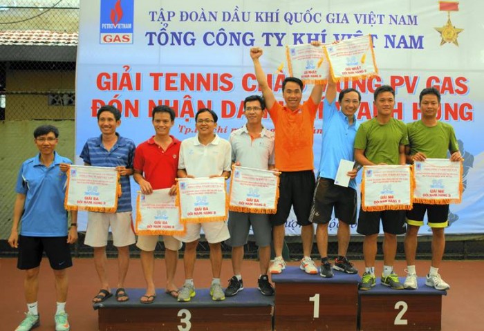 giai tennis chao mung don nhan danh hieu anh hung lao dong