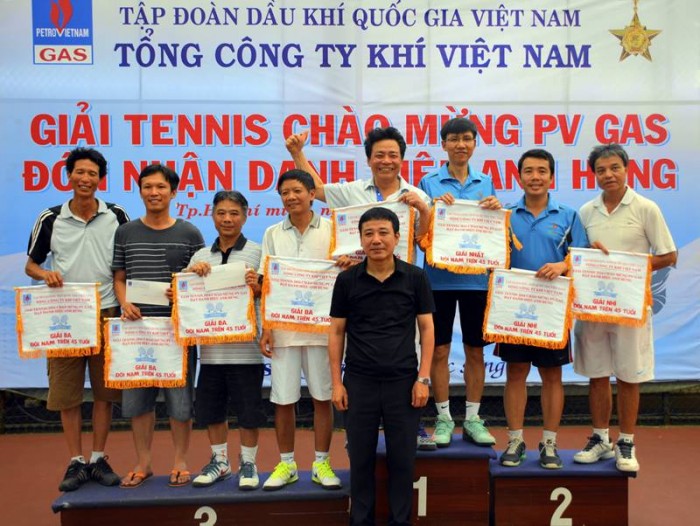giai tennis chao mung don nhan danh hieu anh hung lao dong