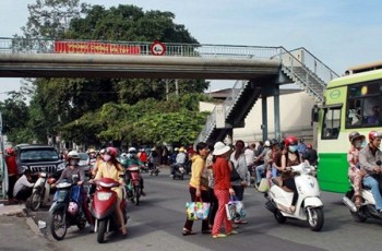 TP HCM chi 33 tỷ đồng xây 3 cầu vượt đi bộ