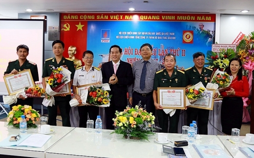 xay dung hoi ccb pvep trong sach vung manh guong mau va nghia tinh