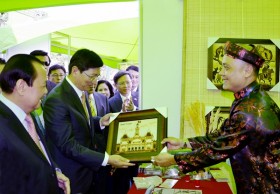 Tranh gạo Việt Nam trưng bày tại Hàn Quốc
